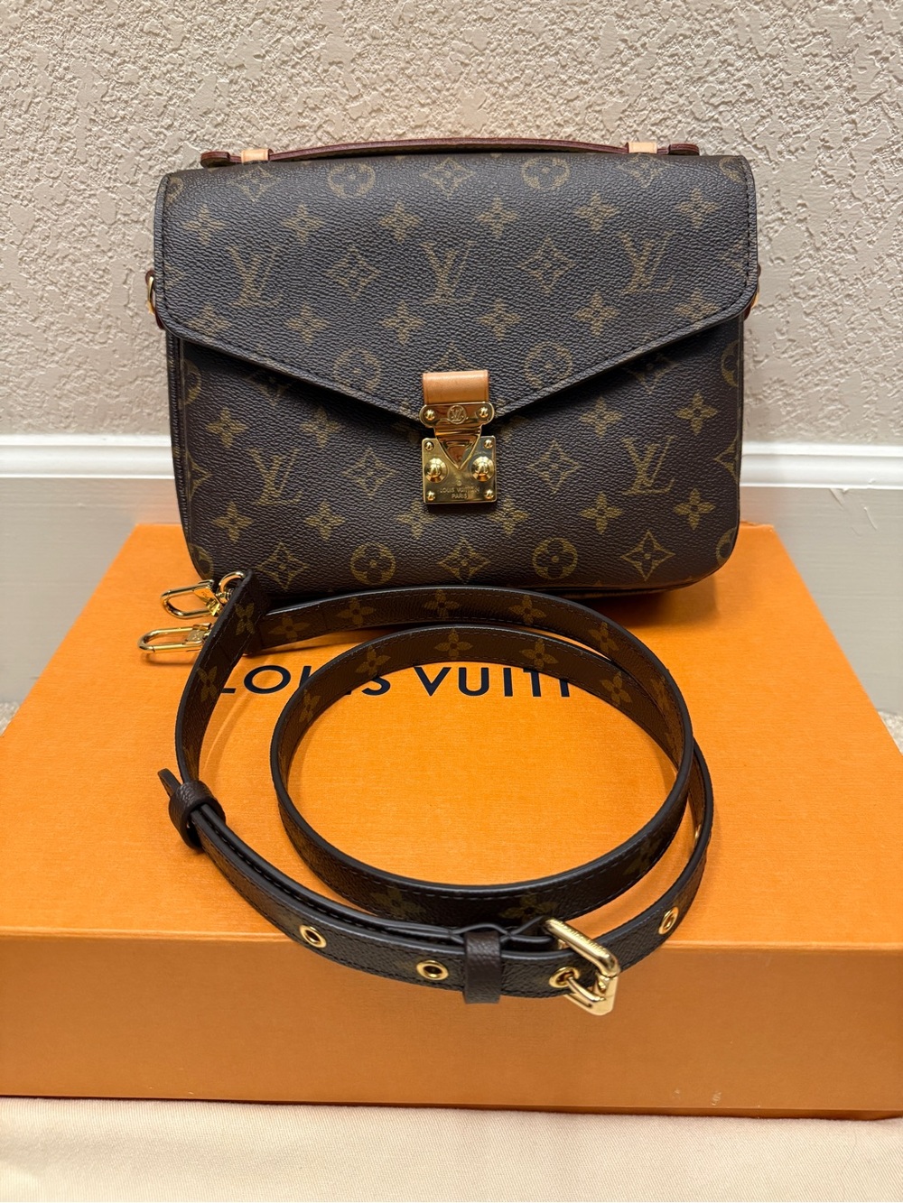 Louis Vuitton Pochette Metis